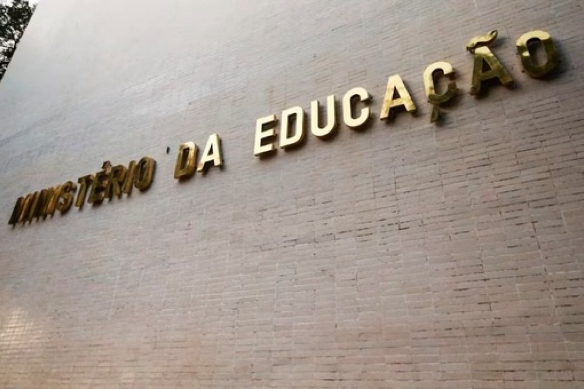 MEC começa a ouvir alunos e professores em pesquisa sobre o novo Ensino Médio 