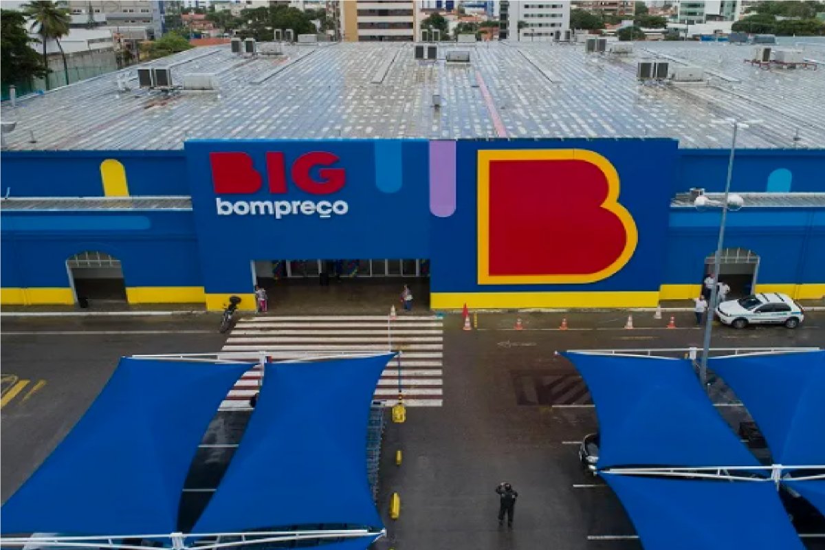 Após agressões, Rede Carrefour diz que ofereceu apoio psicológico e ajuda emergencial para casal 