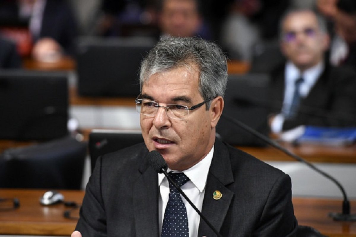 Justiça Federal anula posse do presidente da Apex por não ser fluente em inglês