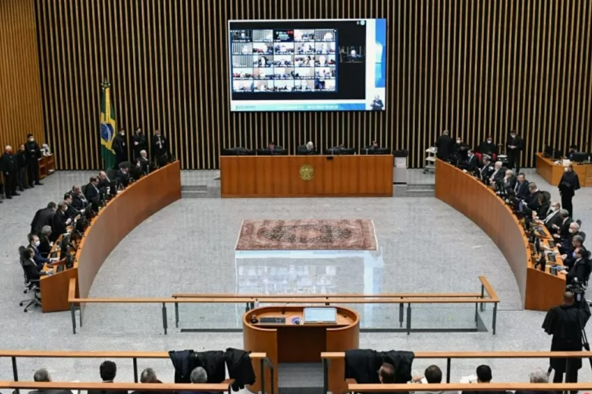 Gratificações de ministros de Estado não entram no teto salarial de R$ 41,6 mil, determina STJ 