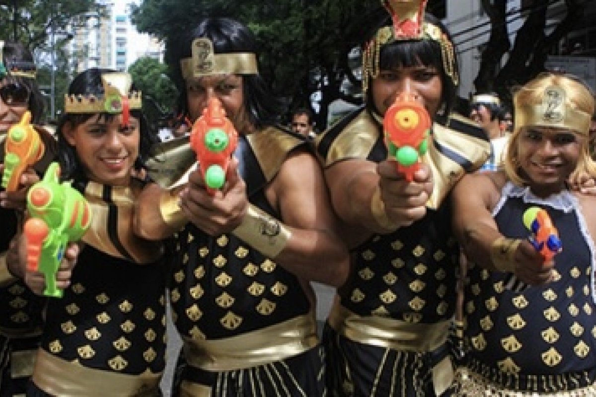 Deputados aprovam Projeto de Lei que proíbe uso de pistolas de água em festas de rua na Bahia