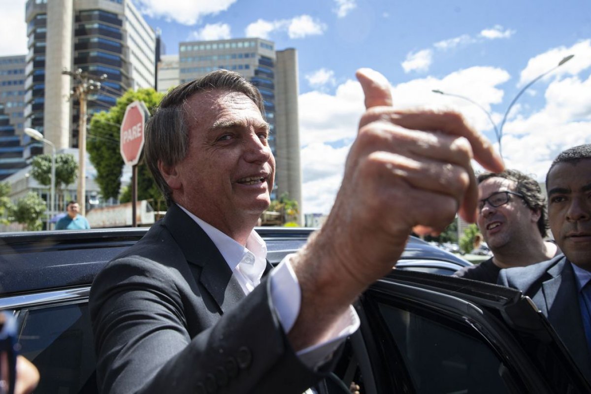 Gastos de viagens de Bolsonaro levantam questionamentos e são enviados ao TCU