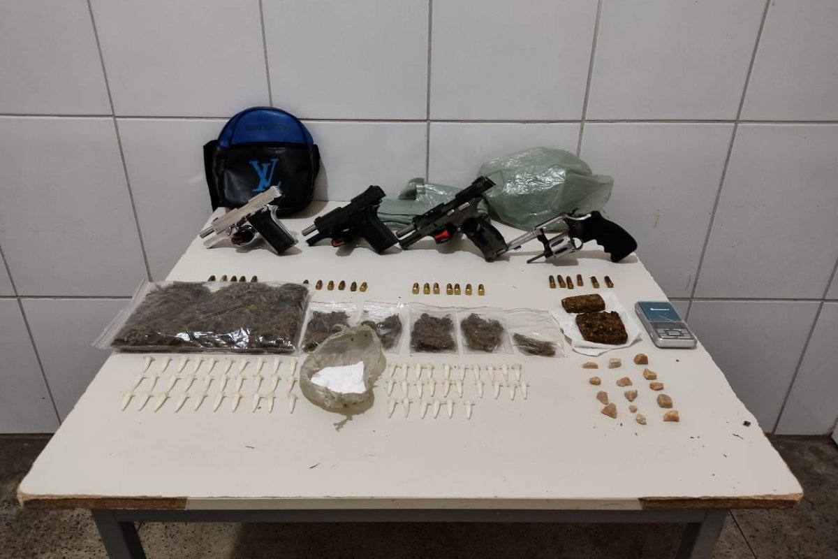 Rondesp apreende armas e drogas com quarteto suspeito de tráfico e homicídio