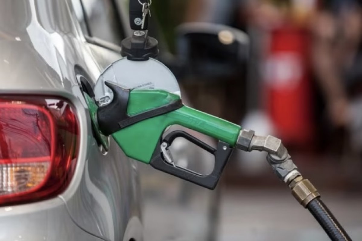 Petrobras precisa cortar o valor da gasolina em 14% para compensar volta de impostos federais 