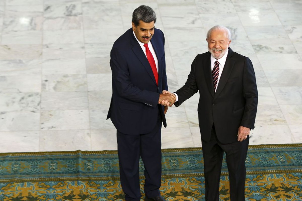 'Momento histórico', diz Lula sobre encontro com Maduro