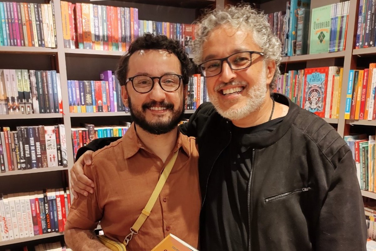 Felipe Brandão e Alexandre Coimbra Amaral receberam leitores para bate-papo sobre luto em lançamento de livro! 