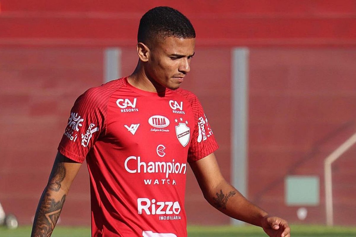 Romário é banido do futebol por envolvimento em esquema de manipulação