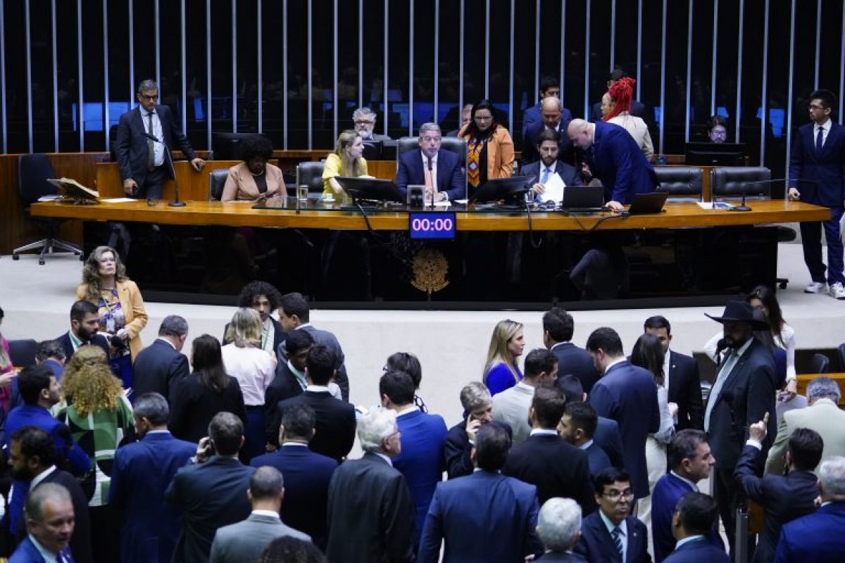 Câmara aprova texto-base de projeto que limita demarcação de terras por povos indígenas 