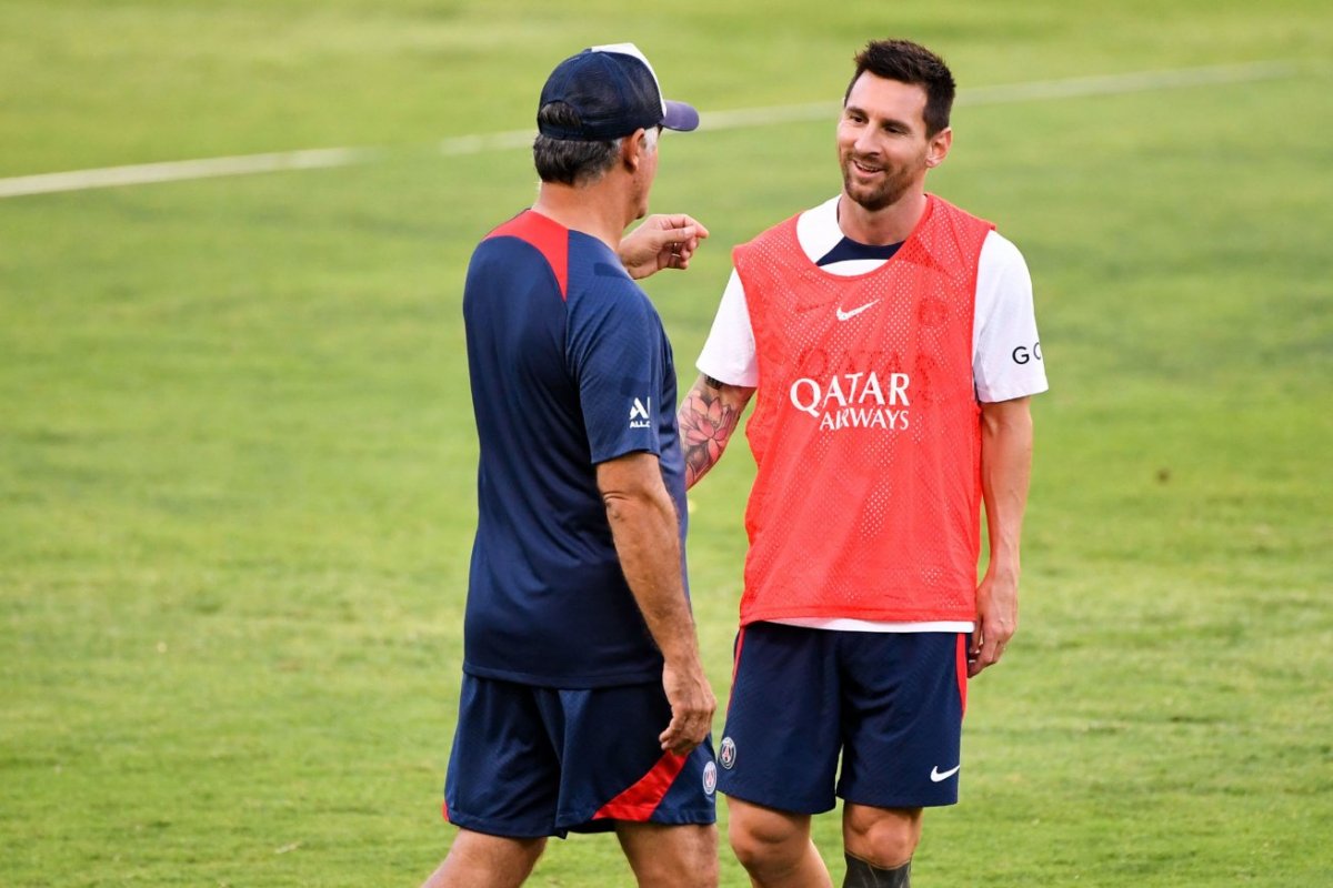 Técnico do PSG anuncia saída de Messi do clube e confirma quando será último jogo do argentino