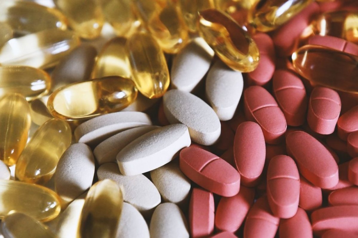 Consumo excessivo de vitamina C pode aumentar risco de cálculos renais 