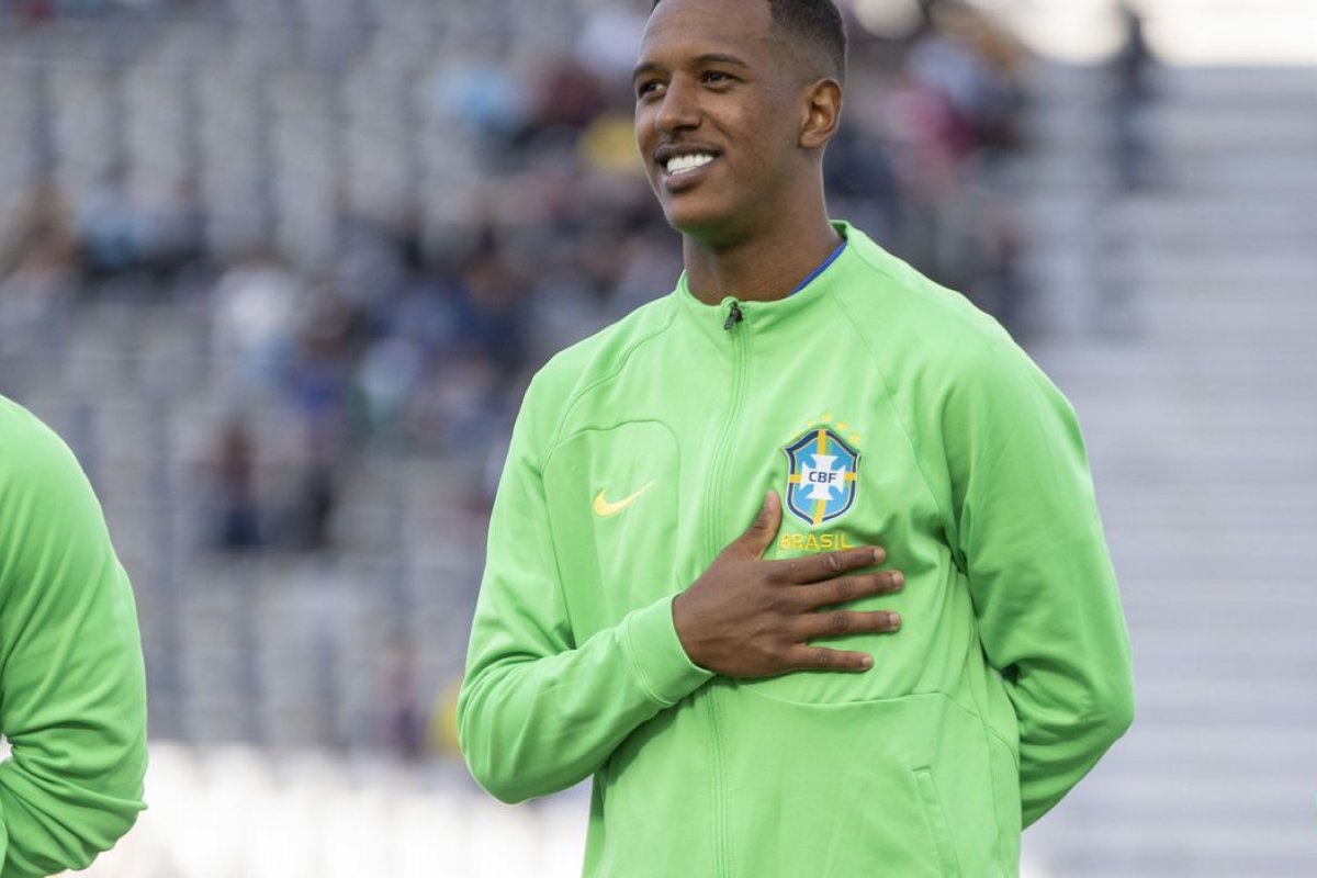 Fifa é acionada pela CBF após racismo contra Robert Renan no Mundial Sub-20