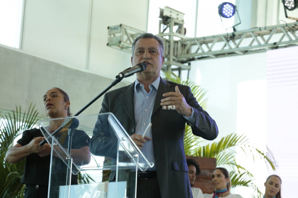 Rui Costa comemora conclusão de etapa do aeroporto e diz não ter sentido alfinetada por parte de Neto 