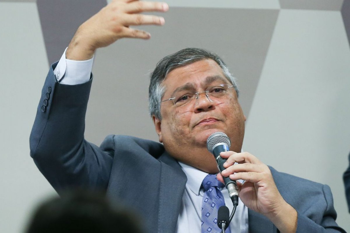 'Não podemos ser escravos de algoritmos', diz ministro da Justiça 