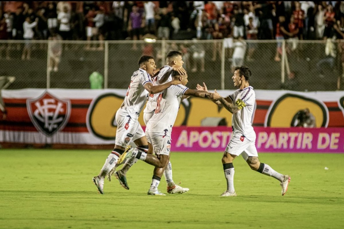 Vídeo: Vitória vence Ituano no Barradão e segue na liderança da Série B; confira os gols