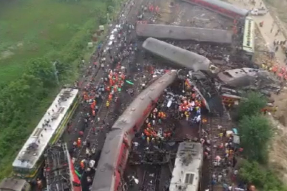 Acidente de Trem na Índia deixa 288 Mortos e Mais de 850 Feridos
