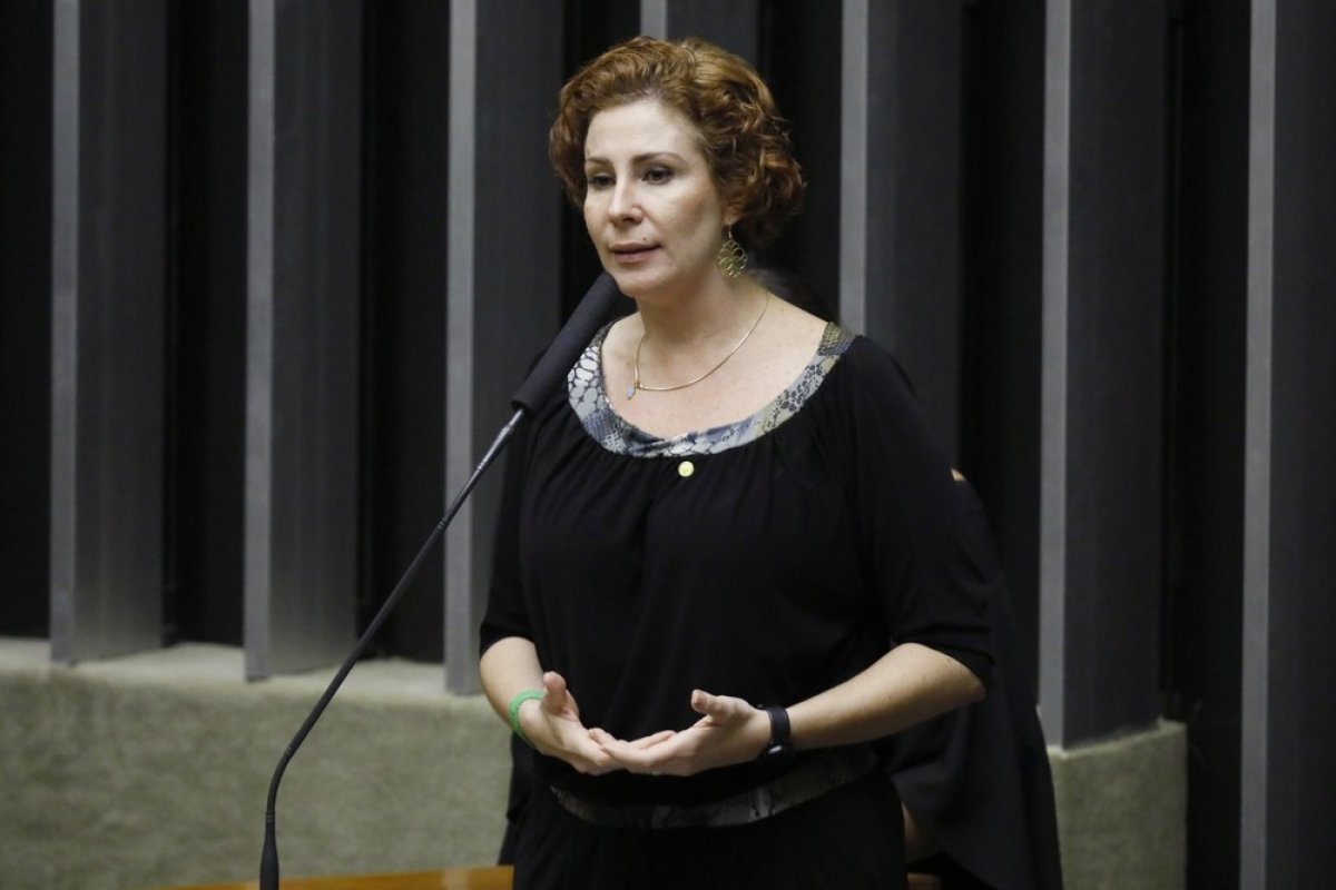 Zambelli é condenada por uso indevido da música 'Milla' de Manno Góes