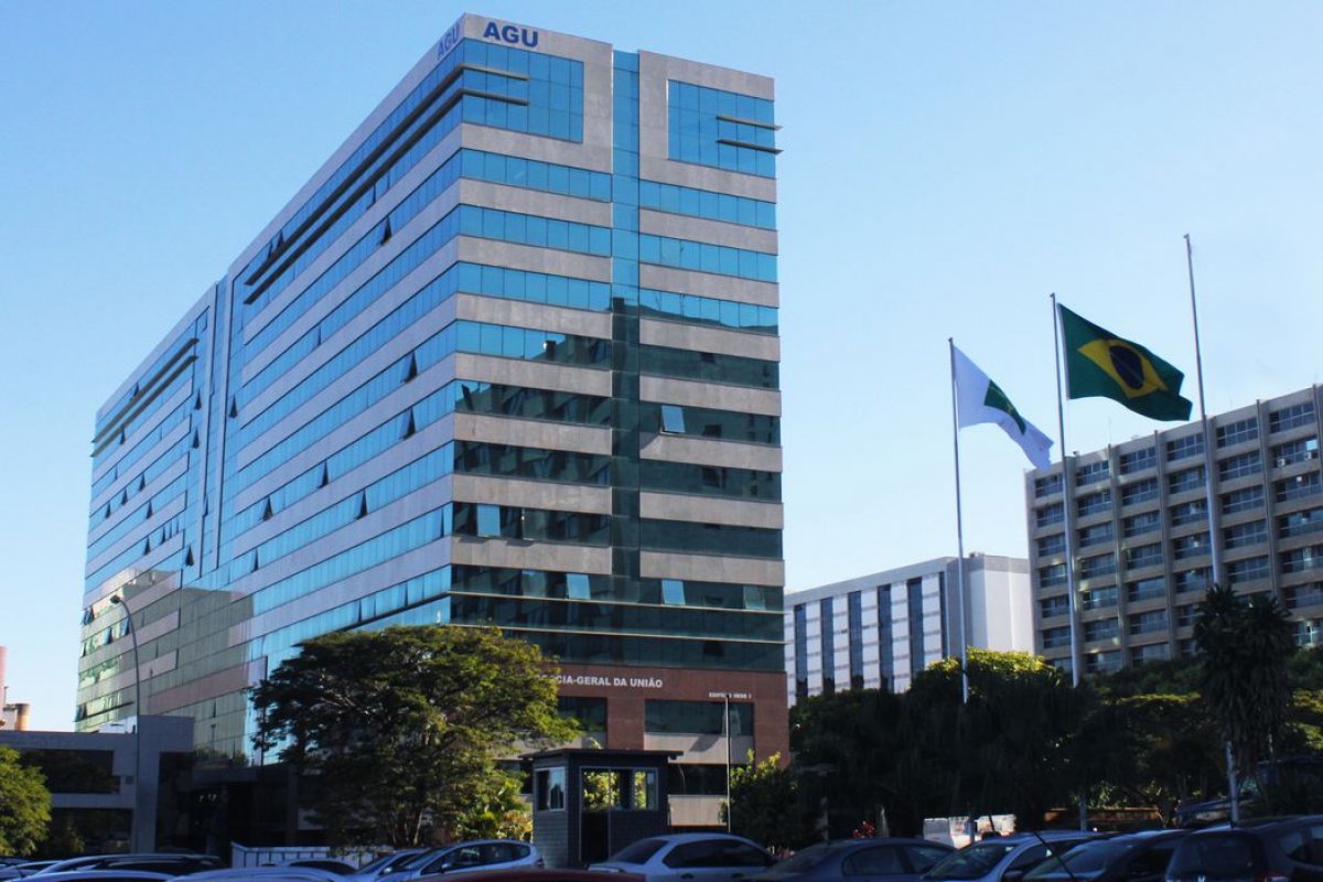 AGU apresenta 765 ações para cobrar R$ 628 milhões de infratores ambientais