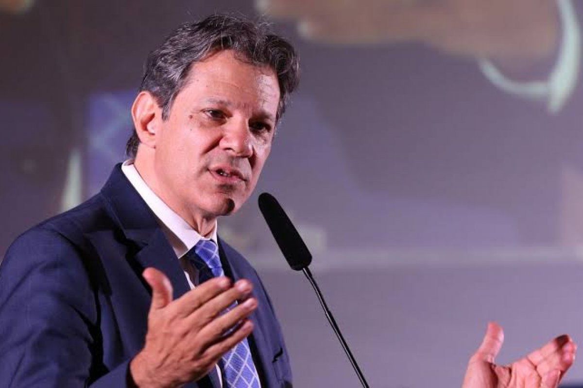 Ministro da Fazenda lança programa Desenrola para renegociação de dívidas 