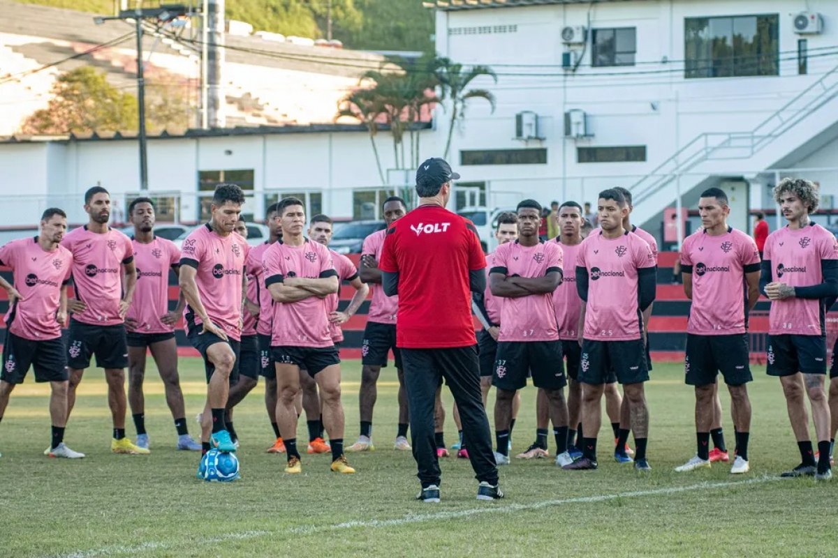 Com liderança ameaçada, Vitória enfrenta Tombense fora de casa nesta terça (6)