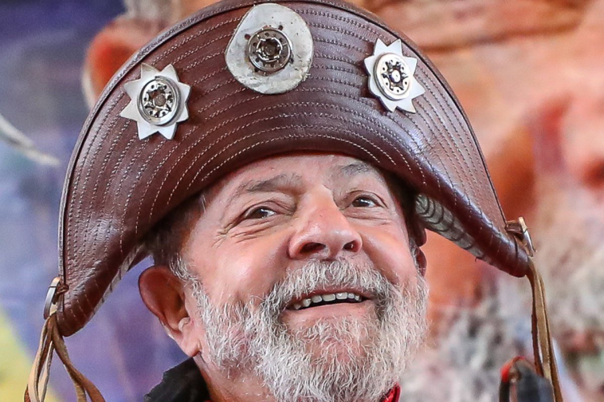 Lula participa de abertura feira de agronegócios em cidade na Bahia 