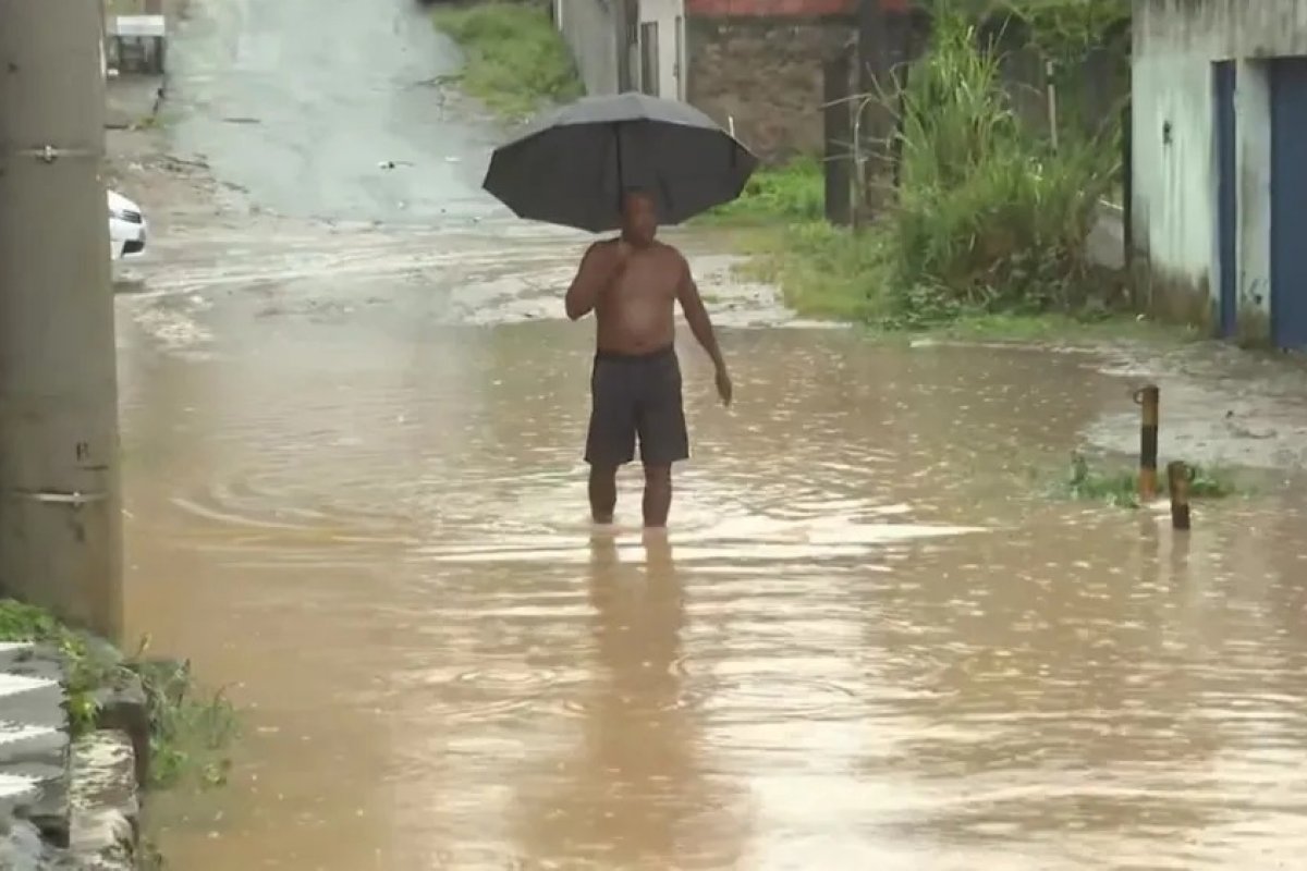 Defesa Civil emite novo alerta por causa do acumulado de chuva em Salvador 