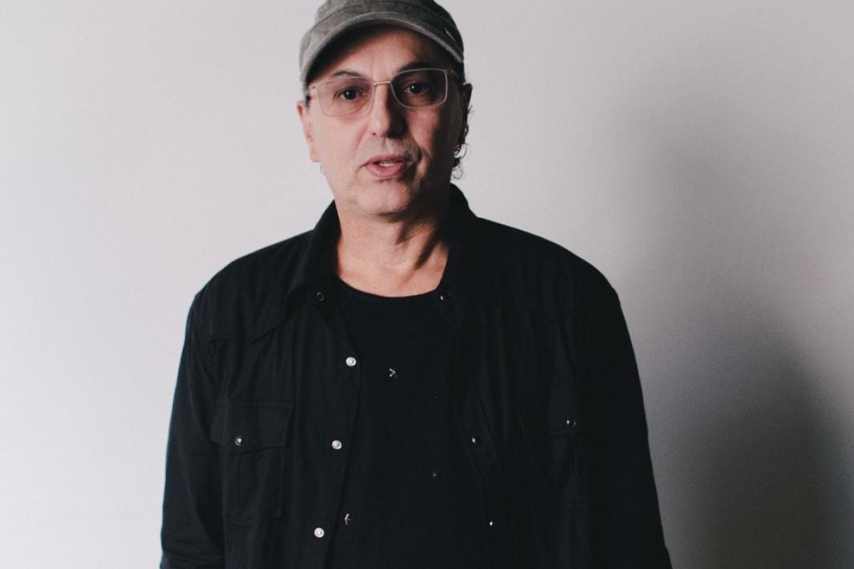 Zeca Baleiro retoma parceria com Vinícius Cantuária no samba e lança música 'Eu Te Admirava Mais’