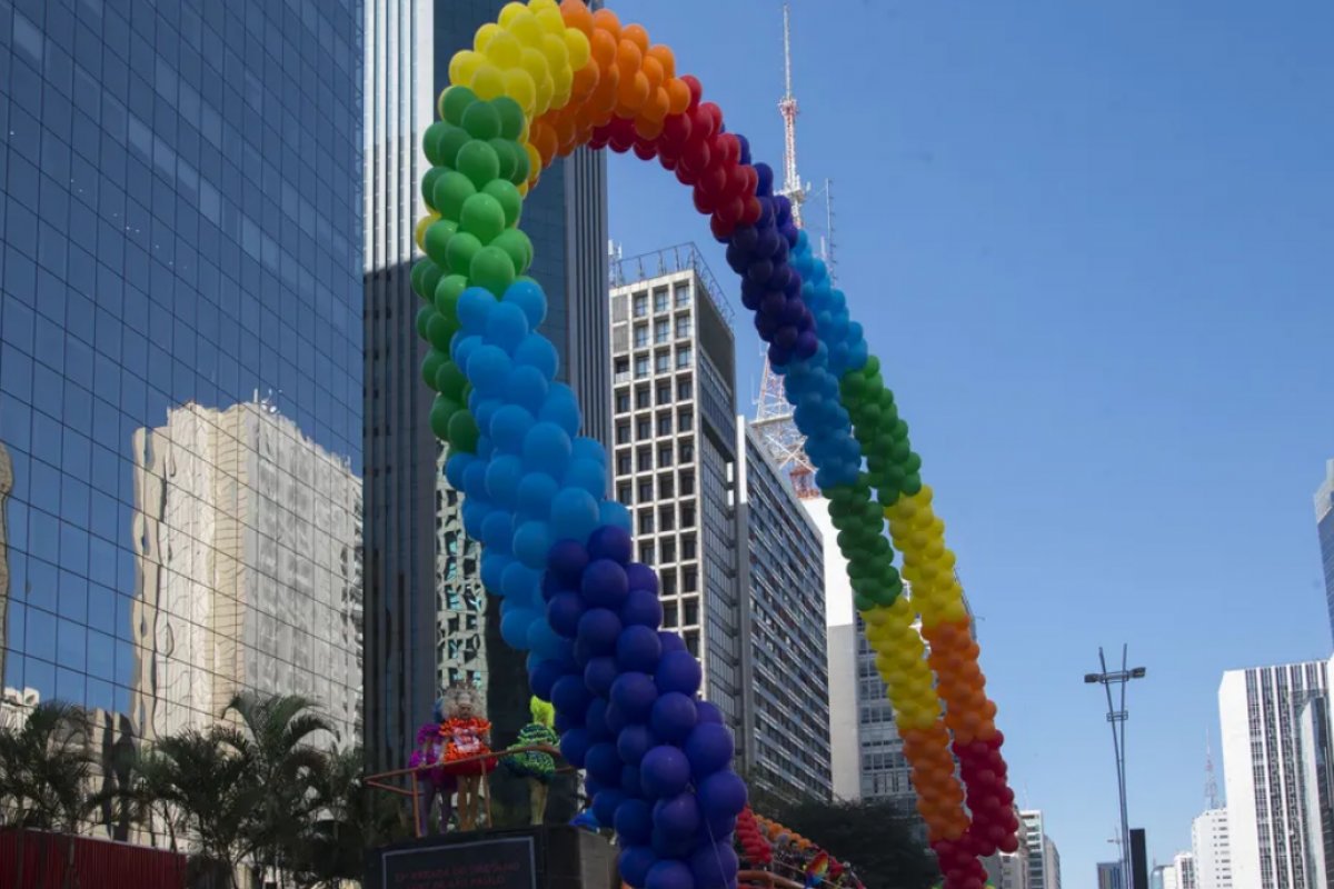 27ª Parada do Orgulho LGBT+ é realizada em São Paulo neste domingo (11)