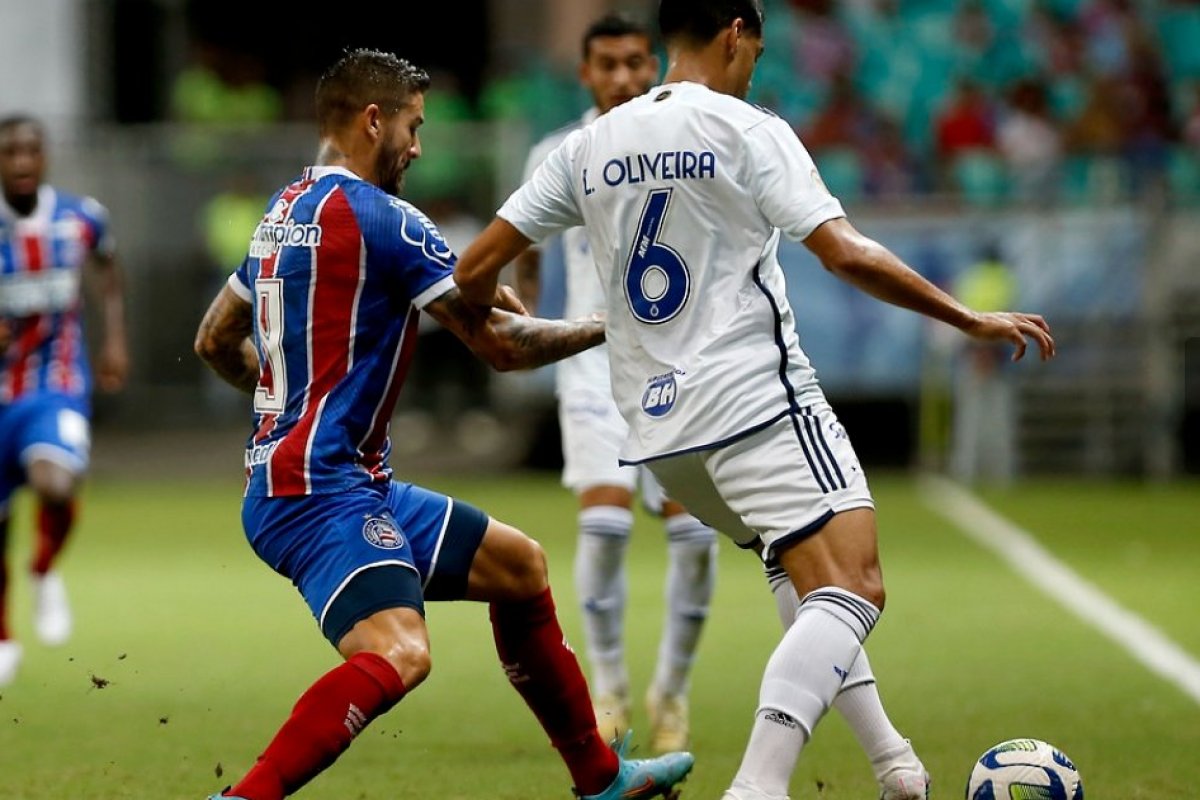 Bahia comete muitas falhas na defesa, mas arranca empate com Cruzeiro na Fonte Nova 