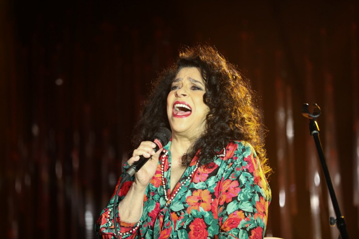 ‘É muito prazeroso poder ajudar as pessoas’, diz Gal Costa em show beneficente do Martagão Gesteira