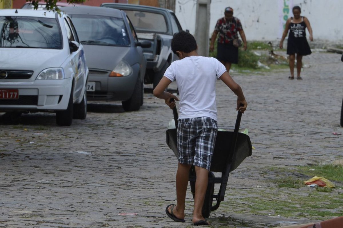702 crianças e adolescentes são resgatadas do trabalho infantil no Brasil de janeiro a abril 