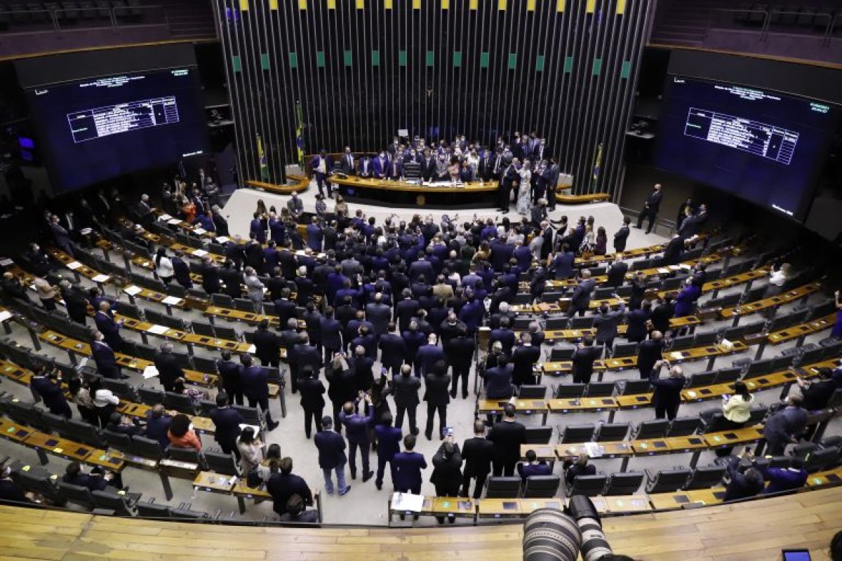 Congresso corre para votar cinco MPs que vencem no final de junho  