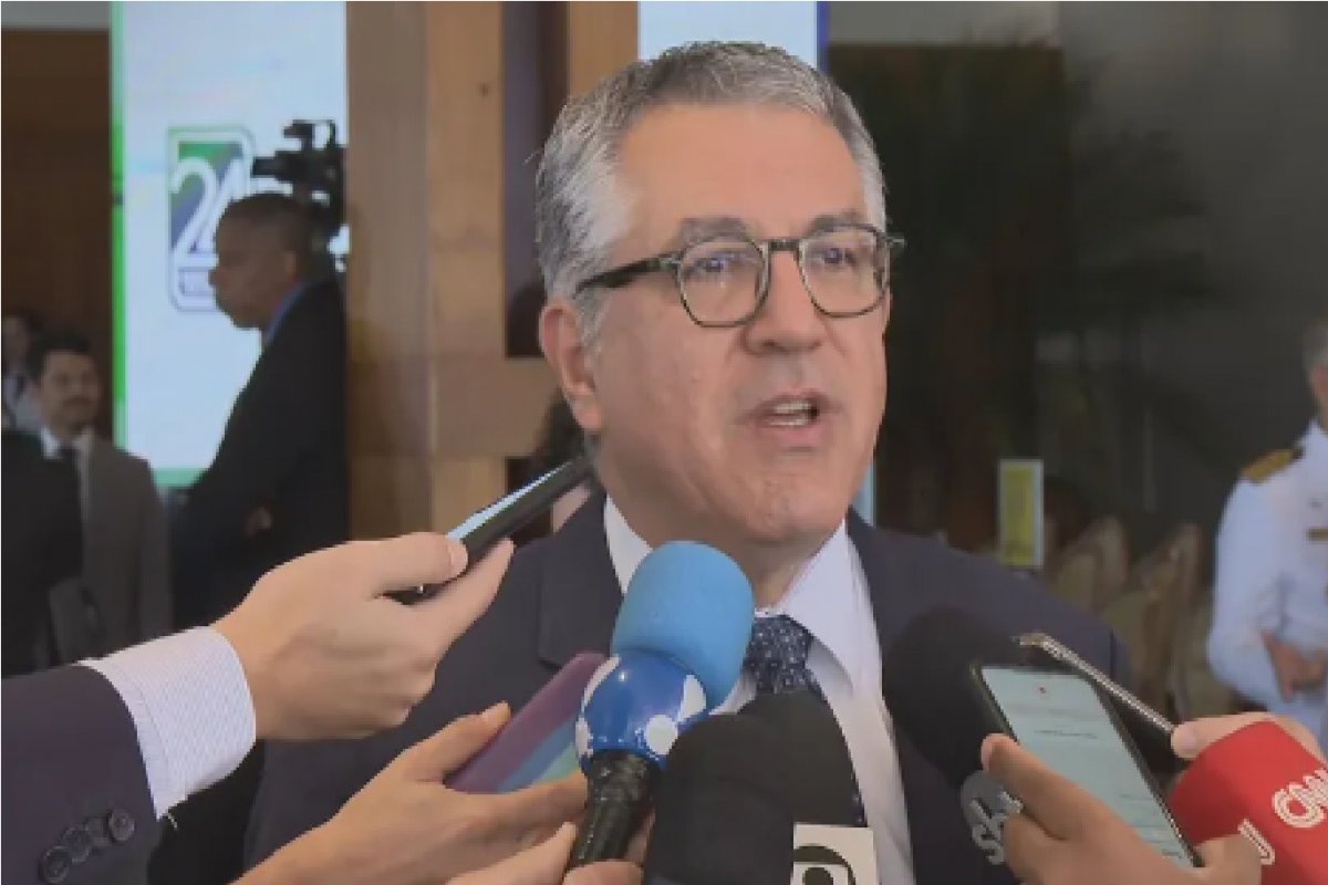 Padilha anuncia 'força-tarefa' para acelerar nomeações de indicados nos ministérios