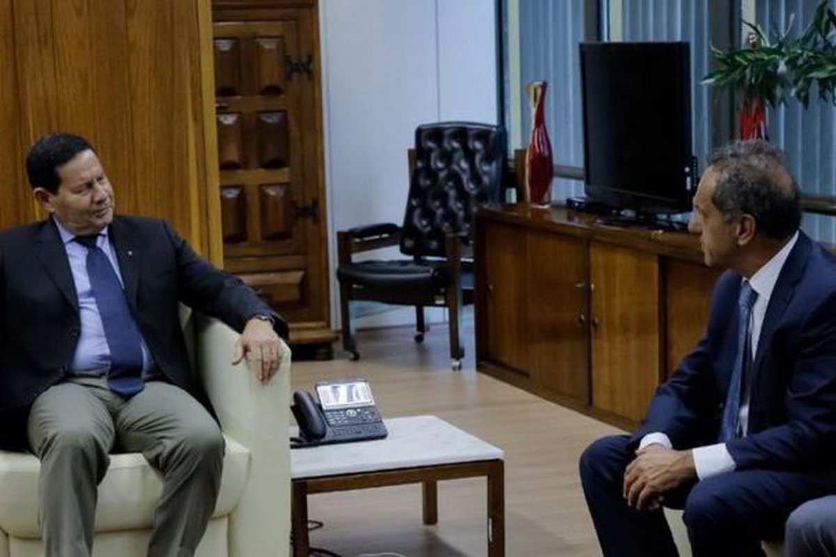 Mourão e futuro embaixador argentino no Brasil se reúnem