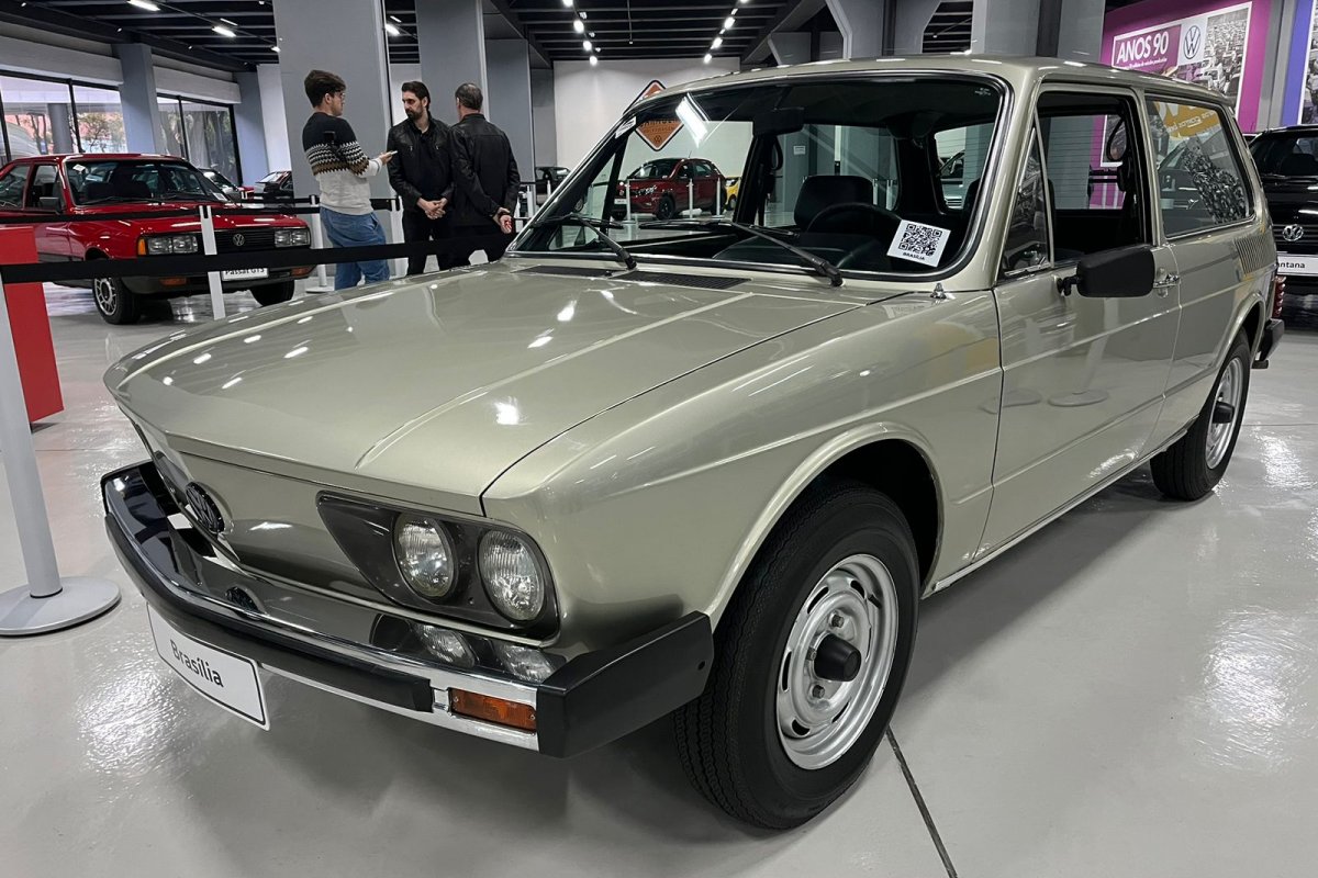 VW Brasília completa 50 anos e marca promove homenagem