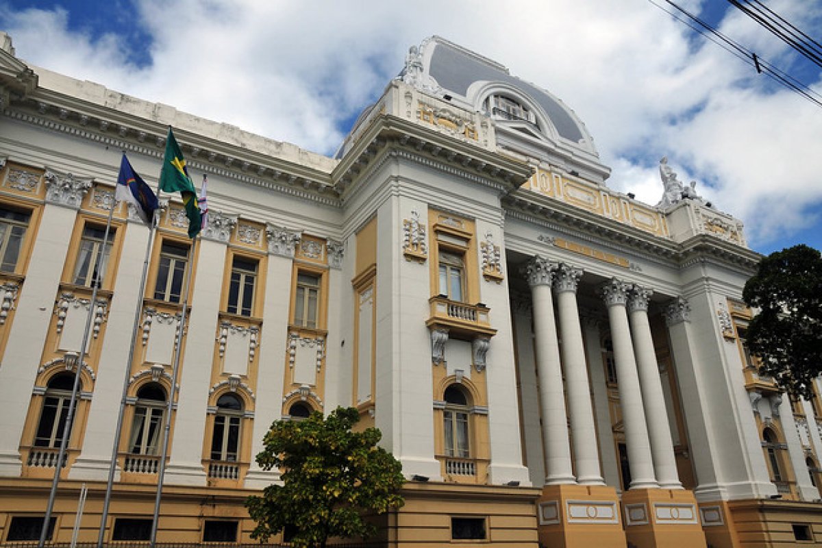 Ministro do STF pede atenção dos tribunais e CNJ para os salários ‘abusivos’ do Tribunal de Justiça de Pernambuco 