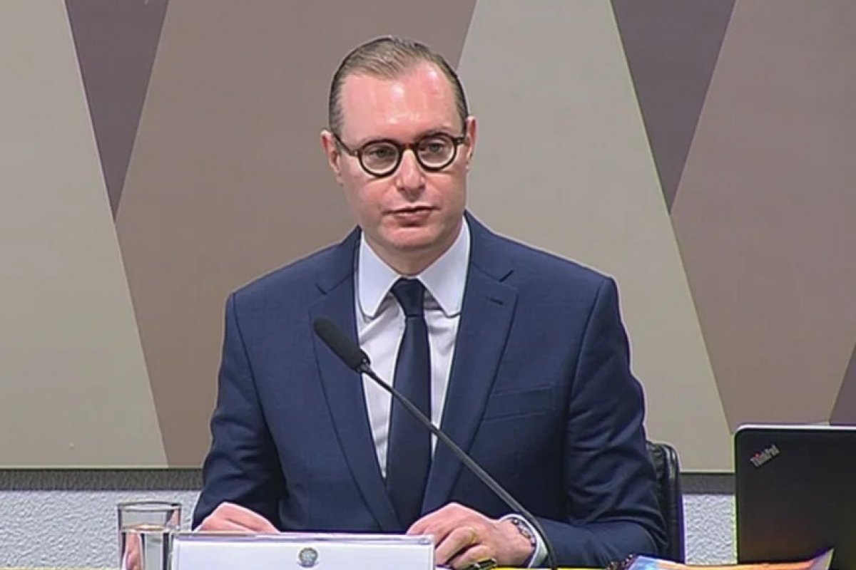 'Posições democráticas estão acima de quaisquer outros interesses', diz Zanin