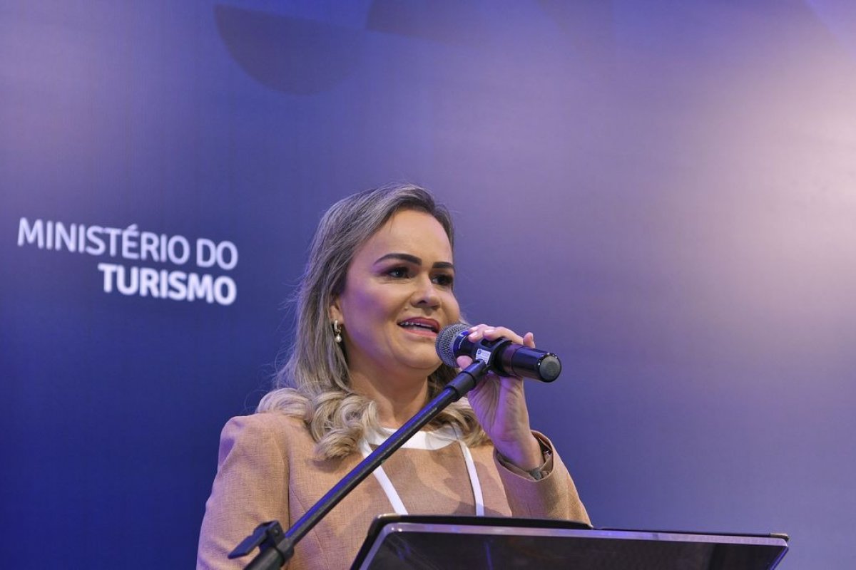 Ministra do Turismo defende que governo ‘respeita mulheres’ e diz que Lula a escolheu 