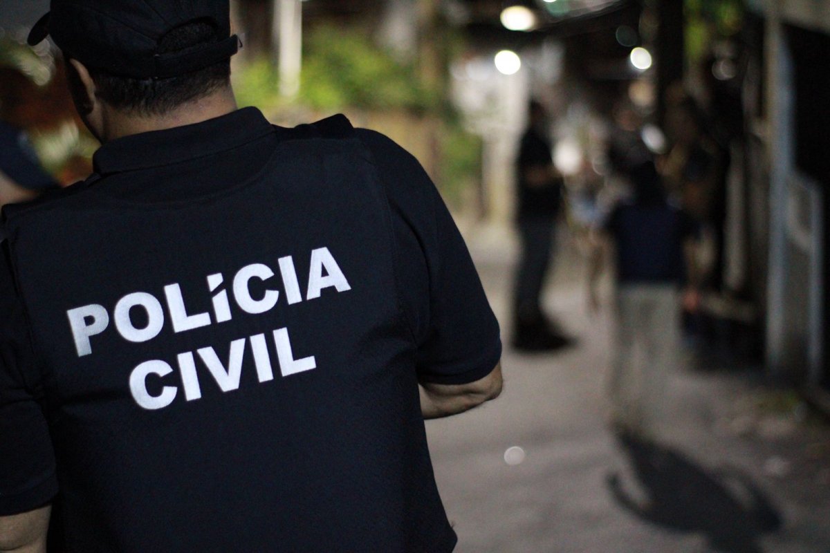Homem é preso com carro roubado e arma usada para atirar em mulher na cidade de Jeremoabo