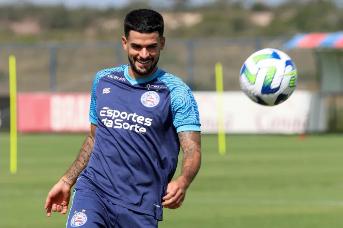 Em clima junino, Bahia encara Fluminense no Maracanã 