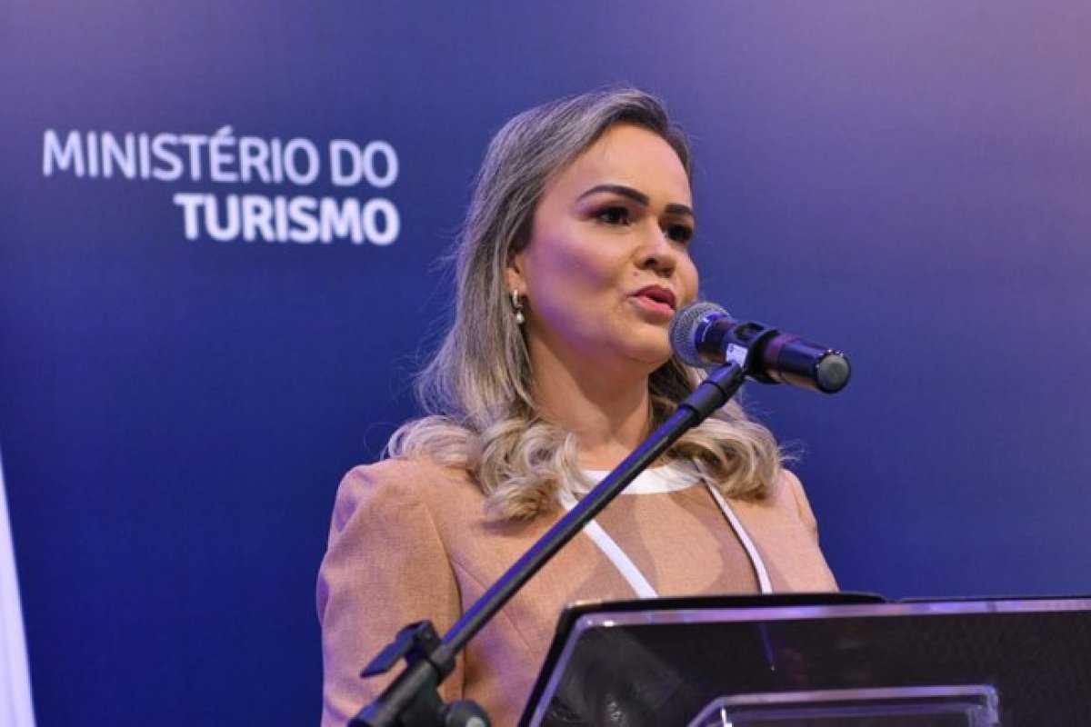'Uma hora ou outra você se encontra com a maldade', diz ministra do Turismo