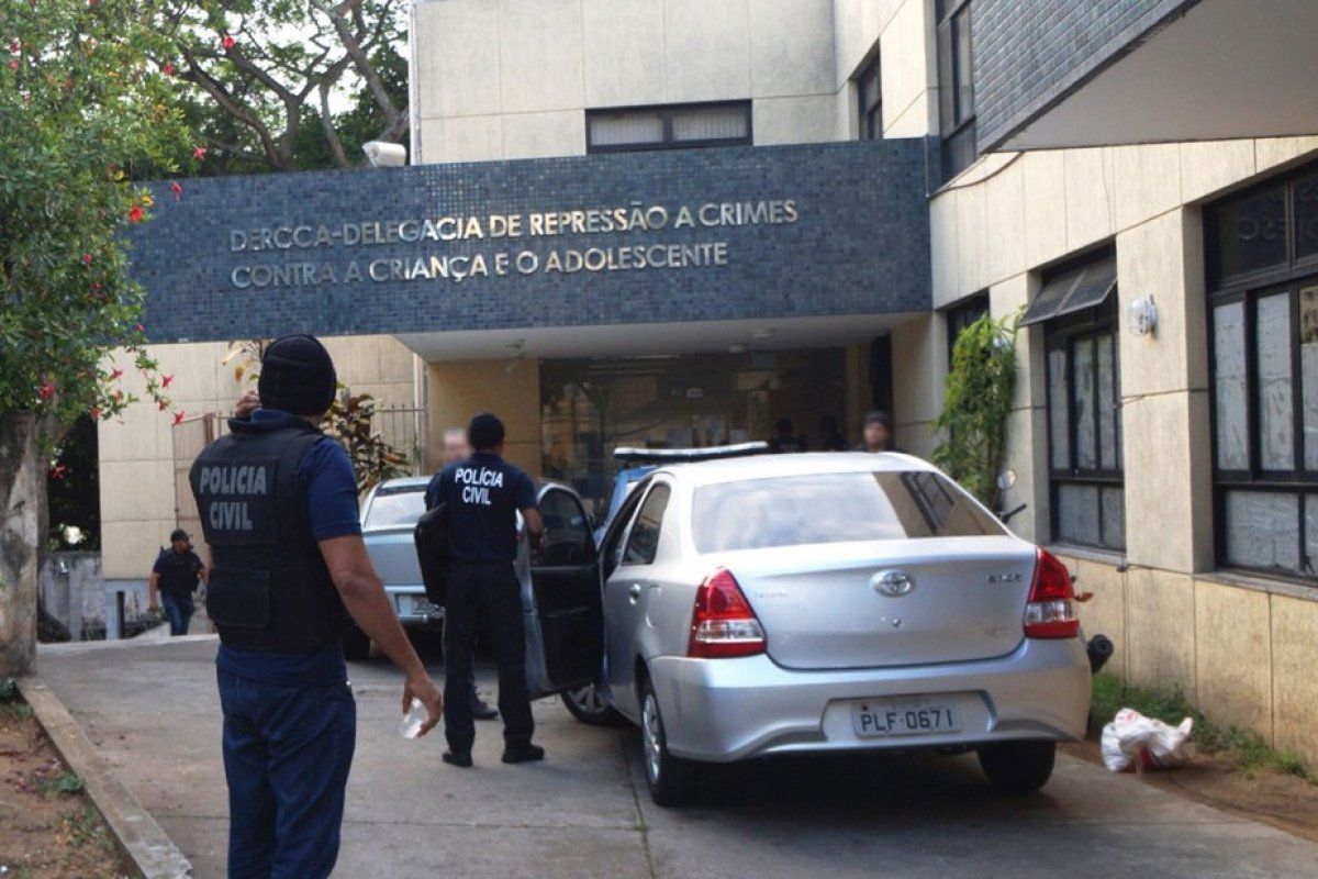 Idoso é preso suspeito de perseguir e assediar adolescente no Shopping Barra