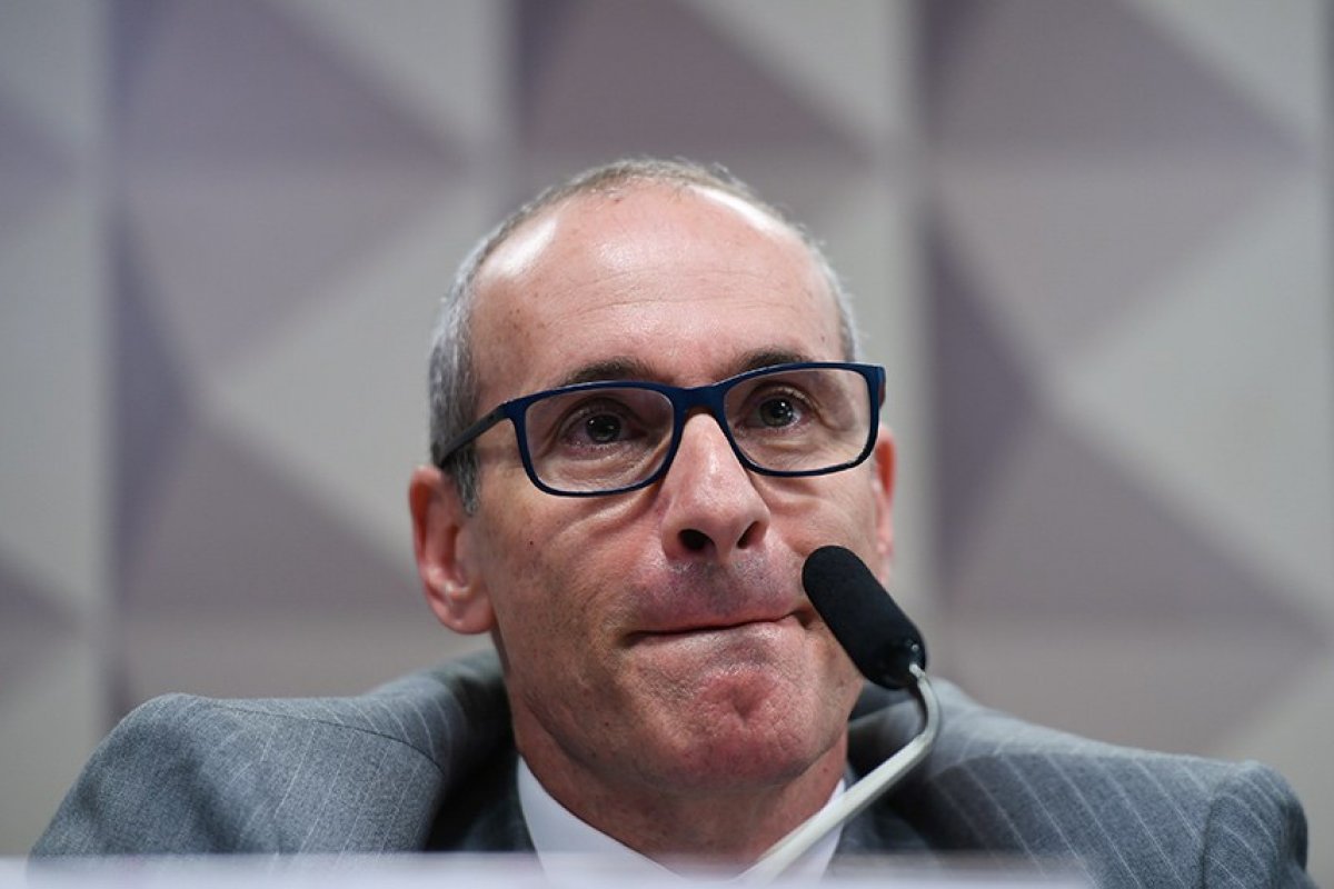 Governo e oposição criticam versão de Lawand sobre mensagens para Mauro Cid