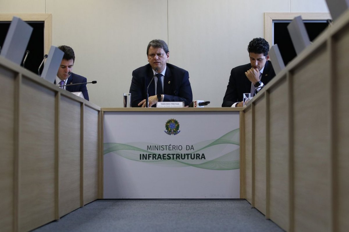 Ministro diz que governo quer leiloar 44 ativos de infraestrutura em 2020