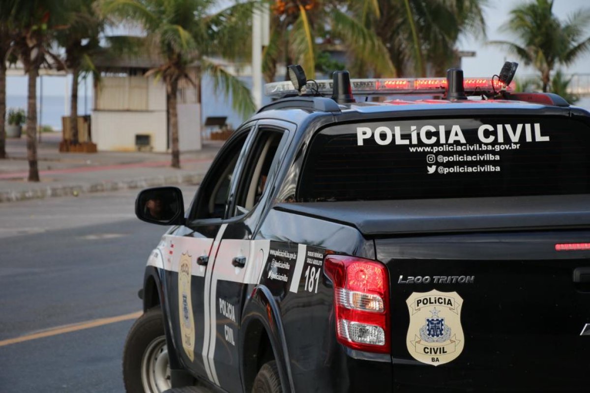 PM prende cinco pessoas ligadas ao tráfico no bairro de Itapuã, em Salvador