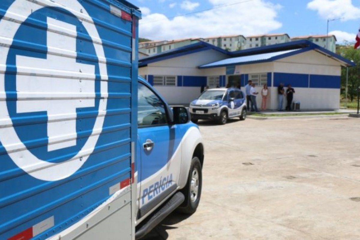 Quatro pessoas morrem carbonizadas em acidente entre caminhão e carro no oeste da Bahia