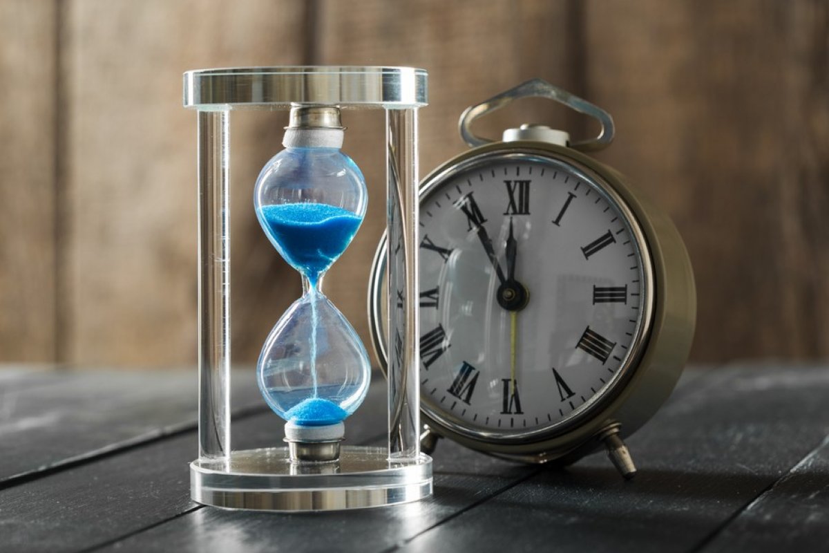 Estudo australiano conclui que tempo parece estar passando 5 vezes mais rápido do que nos primórdios do universo