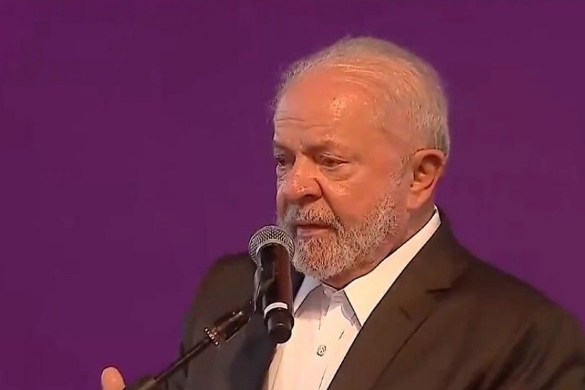 Vídeo: 'Quando a gente não gosta de política, nasce titica como Bolsonaro', diz Lula 