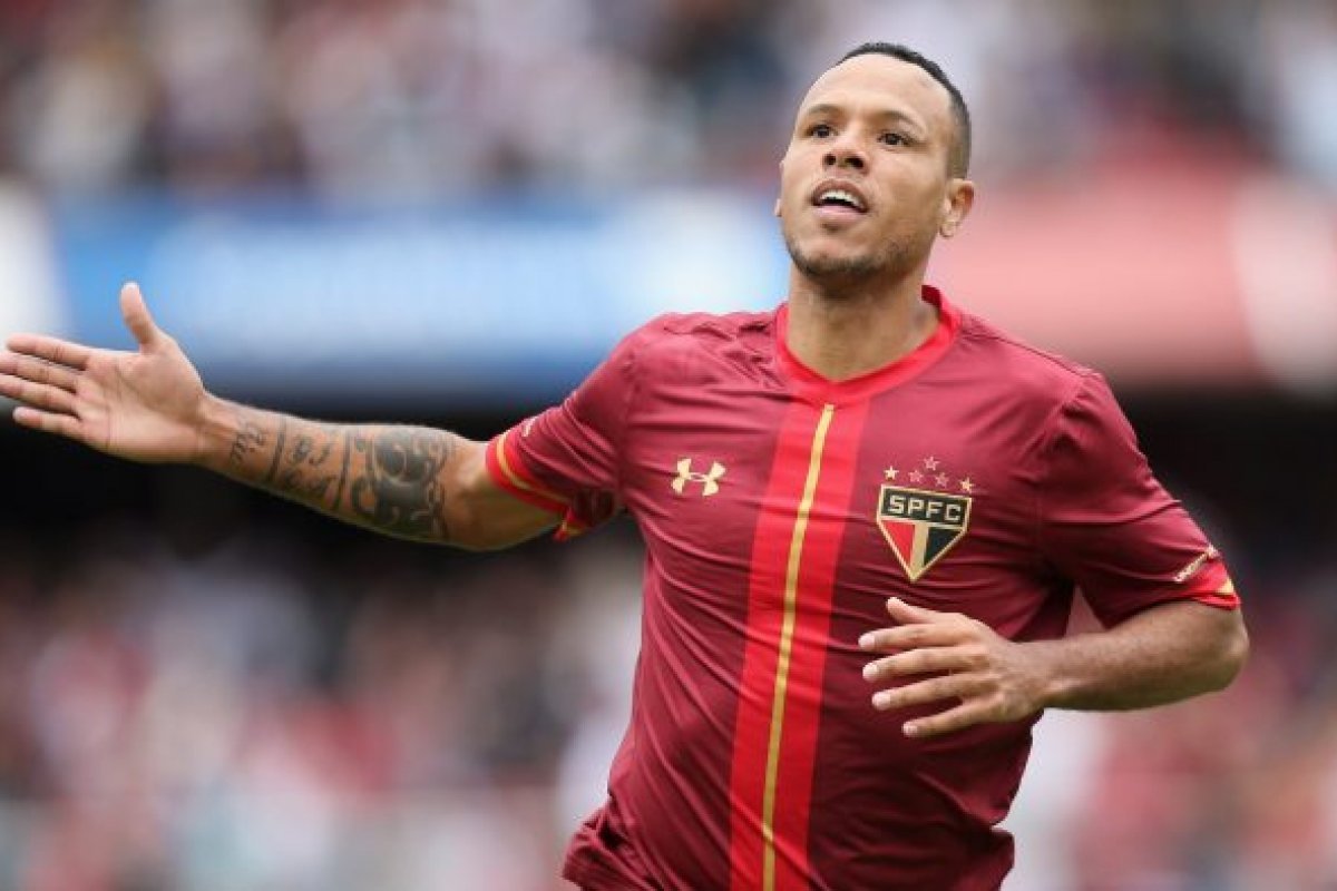 Justiça proíbe ex-jogador Luis Fabiano de se aproximar da ex-mulher após acusação de violência
