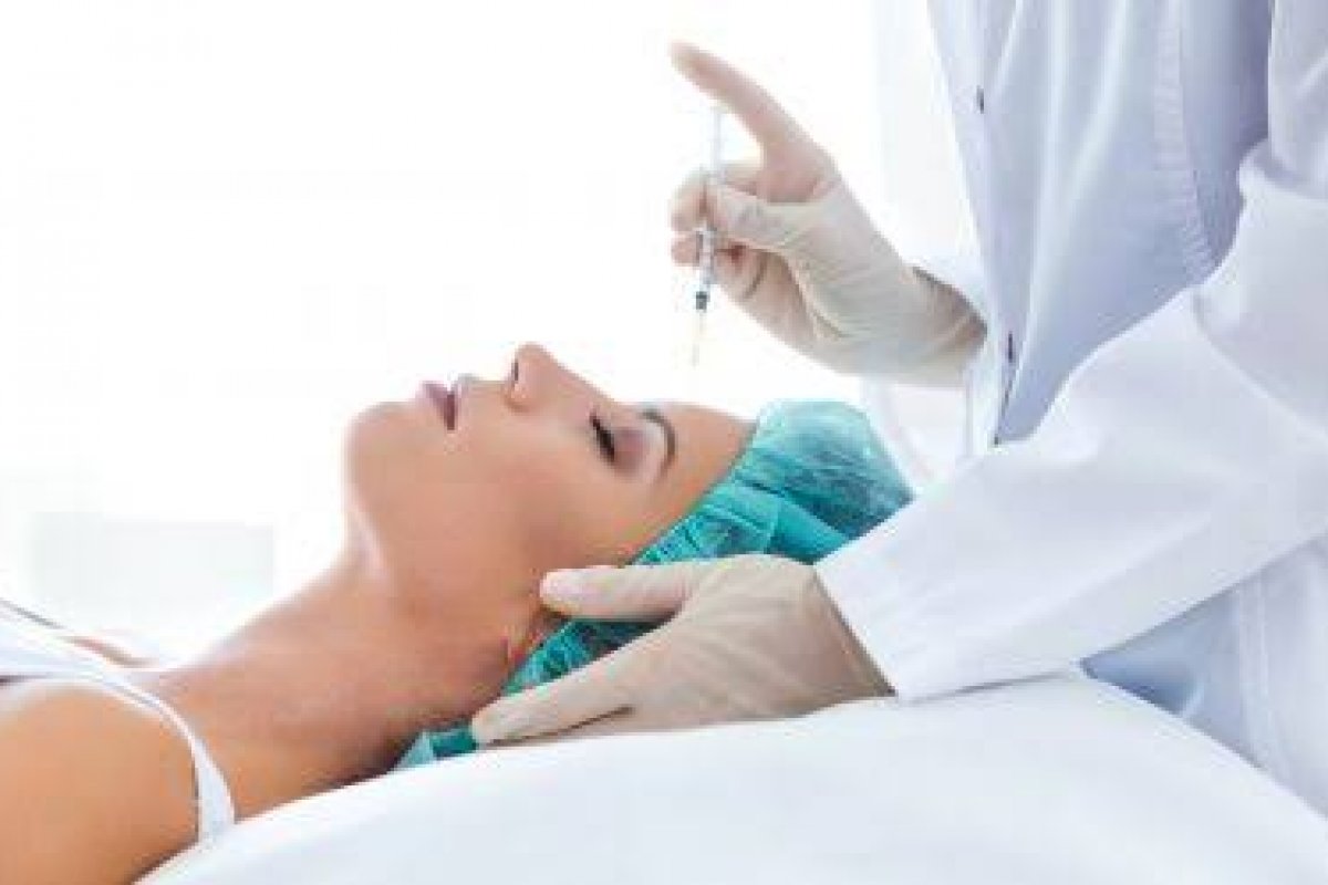 Denúncias de complicações após procedimentos estéticos com produtos da CosmoBeauty aumentam para sete vítimas