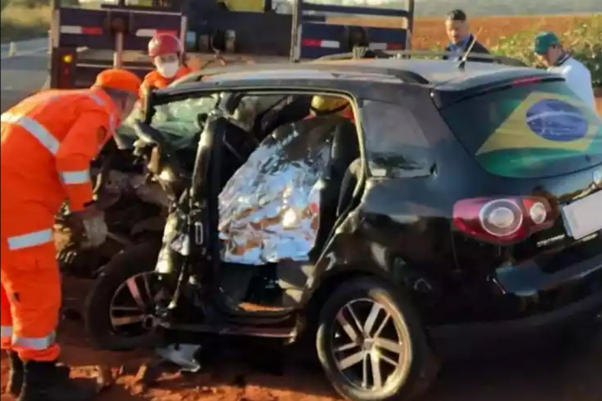 Serralheiro morre após colidir frontalmente com mesmo caminhão em rodovia 